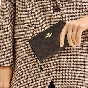Auth., COACH Zip Wallet Brown Monogram Brown ($260 retail)